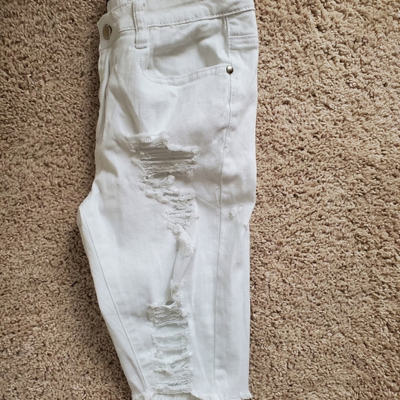 Fashion Nova White Distresses Shorts Size 30 - Picture 5 of 5